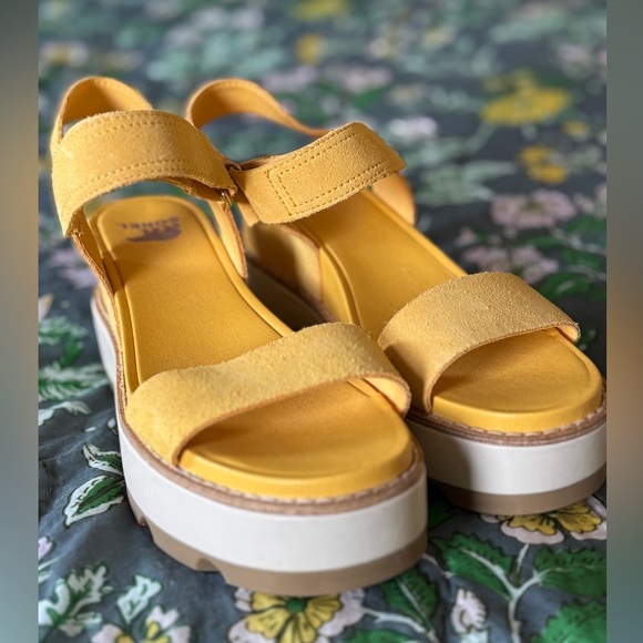 Sorel Shoes - Sorel JOANIE IV Y STRAP WEDGE | Size 7.5 | Yellow Ray, Honey White
